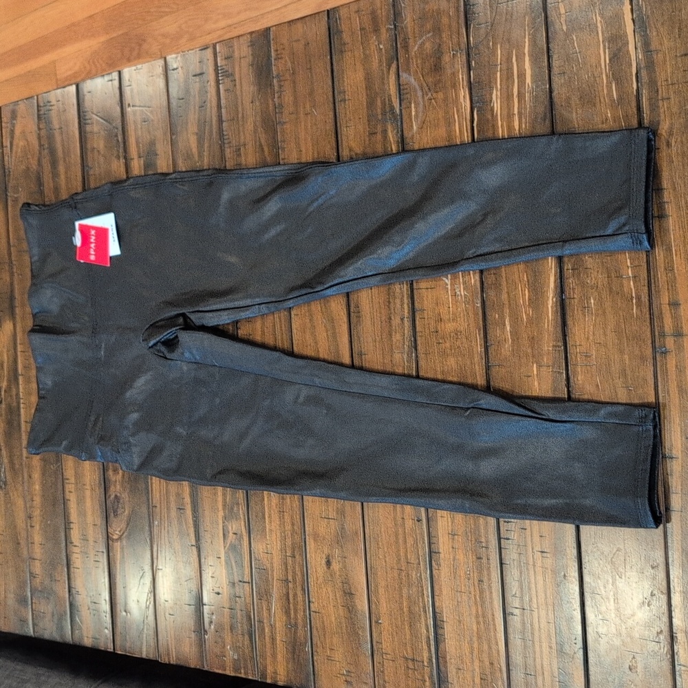 Spanx Faux Leather Leggings Petite - Picture 4 of 9